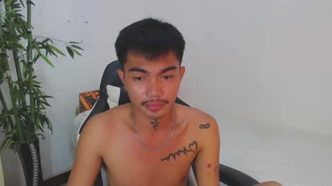 Snapshot of petiteasianx chatting on 01-15-25, 07:15 Vrin online show from 01-15-25, 07:15