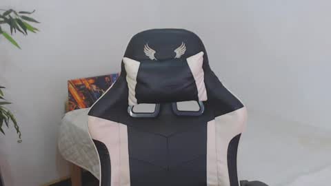 Snapshot of petiteasianx chatting on 01-17-25, 10:22 Vrin online show from 01-17-25, 10:22