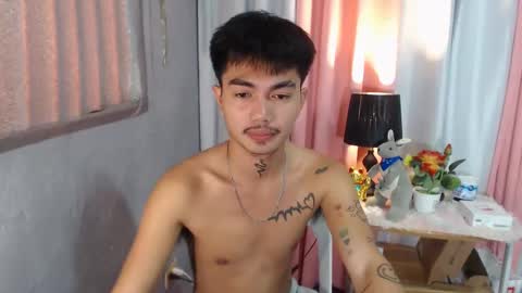 Snapshot of petiteasianx chatting on 02-17-25, 10:40 Vrin online show from 02-17-25, 10:40