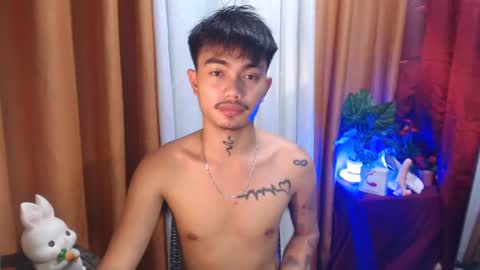 Snapshot of petiteasianx chatting on 03-05-25, 12:44 Vrin online show from 03-05-25, 12:44