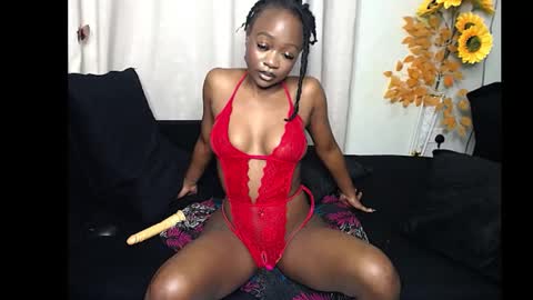 Snapshot of petitebony2478 chatting on 04-19-26, 01:05 ebonyshawtypetit online show from 04-19-26, 01:05