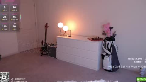 Snapshot of petitebrat chatting on 05-31-26, 11:28 PiperAvery online show from 05-31-26, 11:28