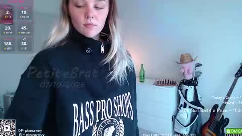 Snapshot of petitebrat chatting on 07-10-26, 03:03 PiperAvery online show from 07-10-26, 03:03