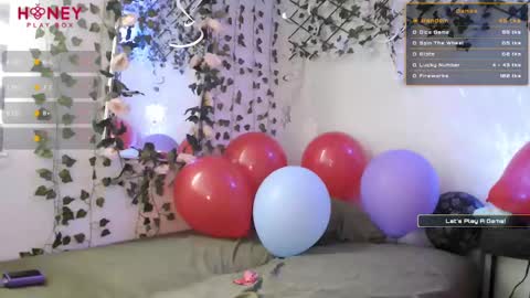 Snapshot of petitecindyluna chatting on 12-02-24, 09:06 C online show from 12-02-24, 09:06