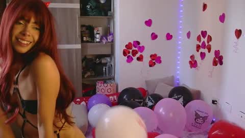 Snapshot of petitecindyluna chatting on 02-19-25, 07:38 C online show from 02-19-25, 07:38