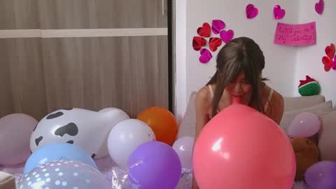 Snapshot of petitecindyluna chatting on 02-27-25, 05:15 C online show from 02-27-25, 05:15