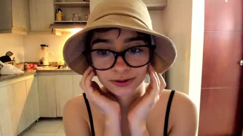 Snapshot of petitee_lunna chatting on 06-30-26, 04:02 Lunna online show from 06-30-26, 04:02
