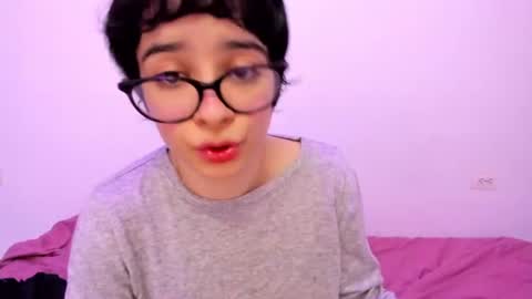 Snapshot of petitee_lunna chatting on 07-23-26, 02:31 Lunna online show from 07-23-26, 02:31