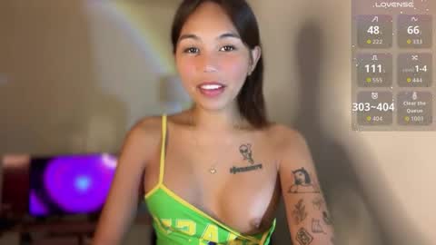 Snapshot of petitegirlx69 chatting on 05-22-26, 03:39 miss lisa online show from 05-22-26, 03:39