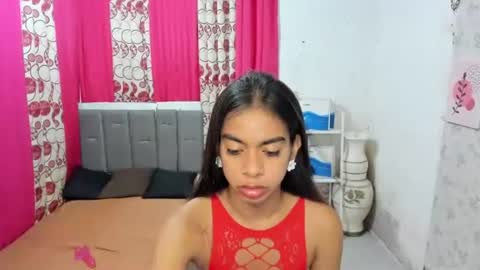 Snapshot of petitehorsycock chatting on 05-19-26, 05:47 petitehorsycock online show from 05-19-26, 05:47