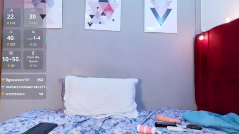 Snapshot of petitelittlemissy chatting on 05-19-26, 01:56 petitelittlemissy online show from 05-19-26, 01:56