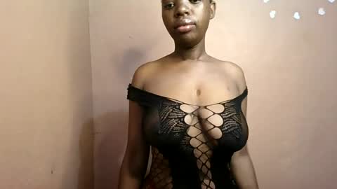 Snapshot of petitemomma76379 chatting on 07-05-26, 05:47 sexy chocolate online show from 07-05-26, 05:47