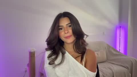 Snapshot of petitenicolex chatting on 07-22-26, 02:09 Nicolee online show from 07-22-26, 02:09