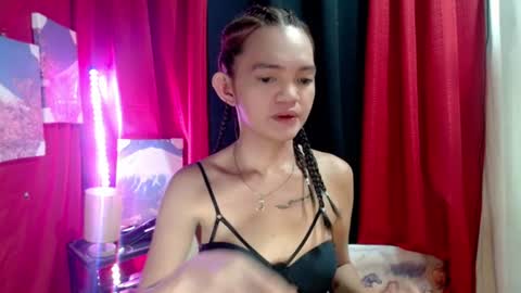 Snapshot of petitepinaycyrenets chatting on 06-27-26, 01:54 TsDELICIOUSCum69 online show from 06-27-26, 01:54