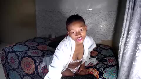 Snapshot of petitesammy chatting on 05-14-26, 05:09 petitesammy online show from 05-14-26, 05:09