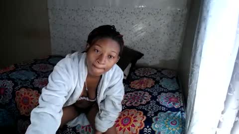 Snapshot of petitesammy chatting on 06-10-26, 11:09 petitesammy online show from 06-10-26, 11:09