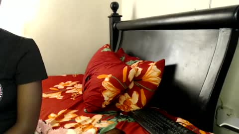 Petite Sarah online show from 06-28-26, 05:46