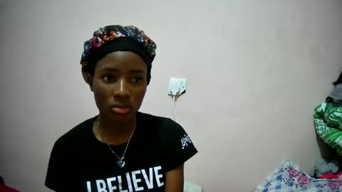 Snapshot of petitetasha chatting on 09-12-25, 08:14 petitetasha online show from 09-12-25, 08:14
