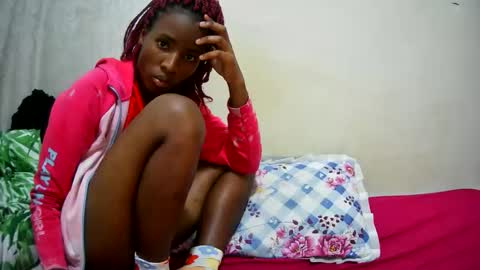 Snapshot of petitetasha chatting on 09-14-25, 03:05 petitetasha online show from 09-14-25, 03:05