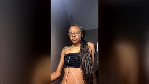 Snapshot of petitetingz chatting on 07-02-26, 07:25 petitetingz online show from 07-02-26, 07:25