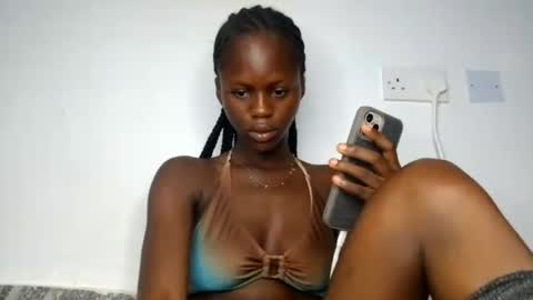 Snapshot of petitgirl88 chatting on 06-16-26, 05:21 petitgirl88 online show from 06-16-26, 05:21
