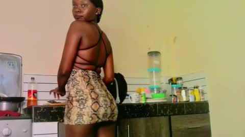 Snapshot of pettitemellany chatting on 02-06-25, 10:43 pettitemellany online show from 02-06-25, 10:43