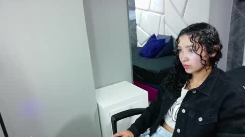 Moon  online show from 10-19-25, 11:33