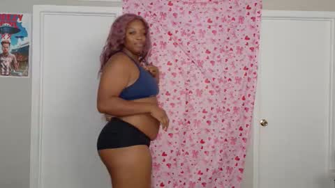 Snapshot of phatjuicypeach chatting on 02-07-26, 06:11 Destiny Adams online show from 02-07-26, 06:11