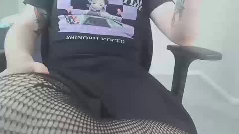 Snapshot of philiies08 chatting on 10-15-25, 05:02 Mia online show from 10-15-25, 05:02