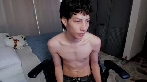 Snapshot of philipe_moonlight_ chatting on 06-15-26, 05:26 Phil. INDEPENDENT MODEL online show from 06-15-26, 05:26