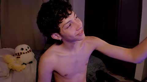 Snapshot of philipe_moonlight_ chatting on 06-18-26, 01:06 Phil. INDEPENDENT MODEL online show from 06-18-26, 01:06