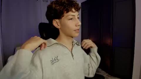 Snapshot of philipe_moonlight_ chatting on 07-21-26, 04:15 Phil. INDEPENDENT MODEL online show from 07-21-26, 04:15
