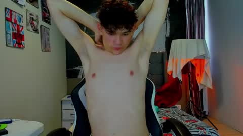 Snapshot of philippsx chatting on 06-12-26, 09:03 PHILLIP online show from 06-12-26, 09:03