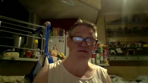 Snapshot of phillboys chatting on 05-04-26, 09:44 phillboys online show from 05-04-26, 09:44