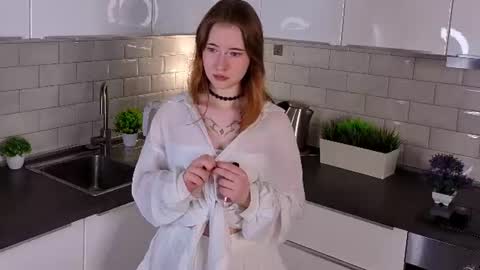Louise online show from 08-03-26, 03:27