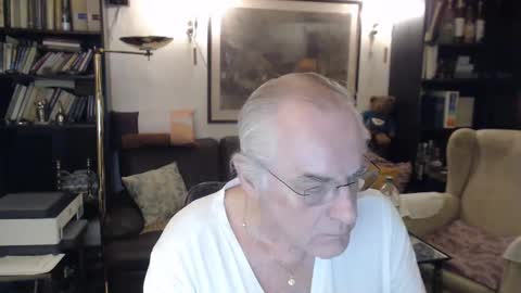 Snapshot of philoumis2 chatting on 02-02-25, 11:21 Philippe online show from 02-02-25, 11:21