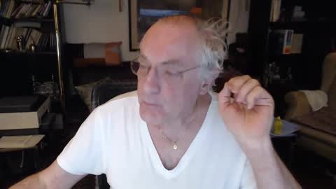 Snapshot of philoumis2 chatting on 02-09-25, 07:41 Philippe online show from 02-09-25, 07:41