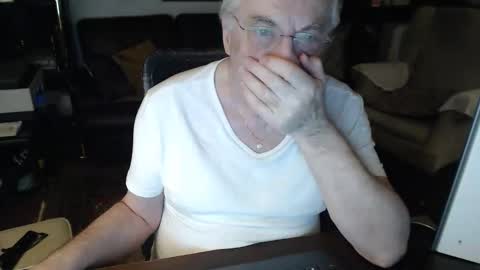 Snapshot of philoumis2 chatting on 03-03-26, 12:39 Philippe online show from 03-03-26, 12:39