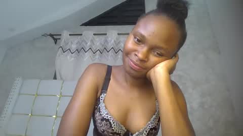 Snapshot of phoebe015 chatting on 02-19-26, 08:38 phoebe online show from 02-19-26, 08:38