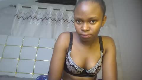 Snapshot of phoebe015 chatting on 02-24-26, 07:23 phoebe online show from 02-24-26, 07:23