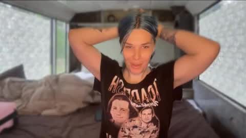 phoebebobebe online show from 10-27-25, 07:01