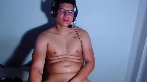 Snapshot of phoenixgnz08 chatting on 01-12-25, 02:52 AdnierGnz online show from 01-12-25, 02:52