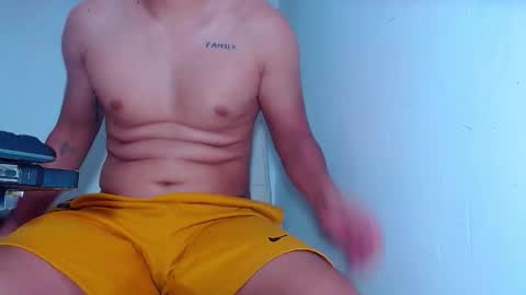 Snapshot of phoenixgnz08 chatting on 09-25-25, 11:25 AdnierGnz online show from 09-25-25, 11:25