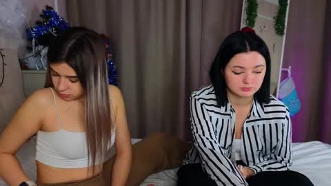 Snapshot of phyllisheart chatting on 12-24-24, 02:22 Lora black and Lili blonde welcome you here online show from 12-24-24, 02:22