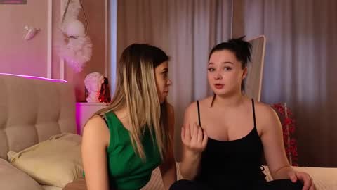 Snapshot of phyllisheart chatting on 01-18-25, 09:24 Lora black and Lili blonde welcome you here online show from 01-18-25, 09:24