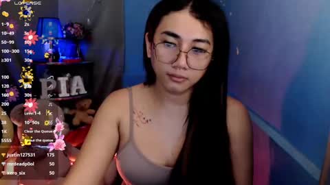 Snapshot of pia_worthsback chatting on 01-22-25, 01:42 Pia online show from 01-22-25, 01:42