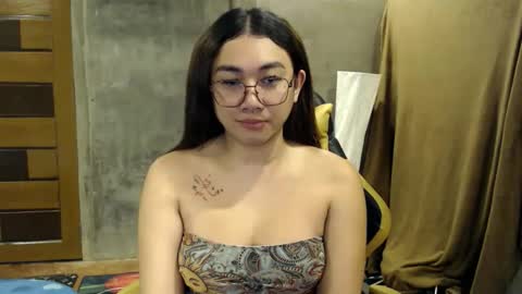 Snapshot of pia_worthsback chatting on 10-31-25, 02:18 Pia online show from 10-31-25, 02:18