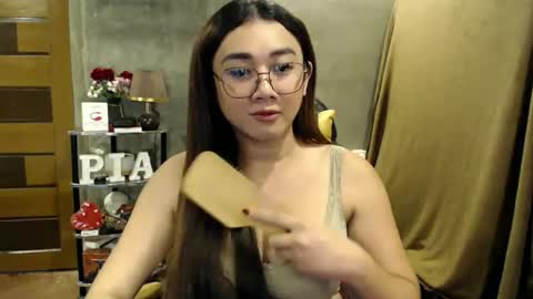 Snapshot of pia_worthsback chatting on 11-11-25, 11:54 Pia online show from 11-11-25, 11:54