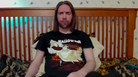 Snapshot of pianoman423 chatting on 01-02-25, 02:13 Jay online show from 01-02-25, 02:13