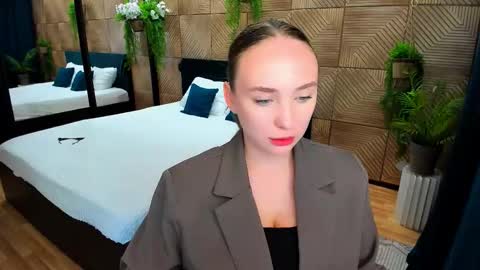 Emelie online show from 09-08-25, 04:28